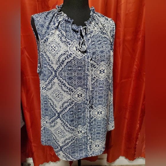 Bobeau Sleeveless Blue and White Printed Blouse sz M New with Tags - Picture 4 of 6